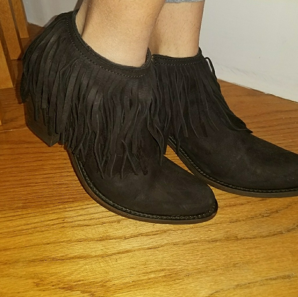 ANKLE BOOTS WITH TASSEL